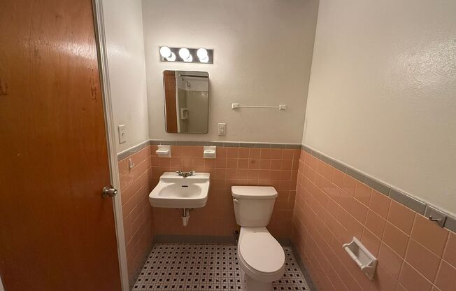 Studio, 1 bath, 487 sqft, $1,250, Unit Fifth 306