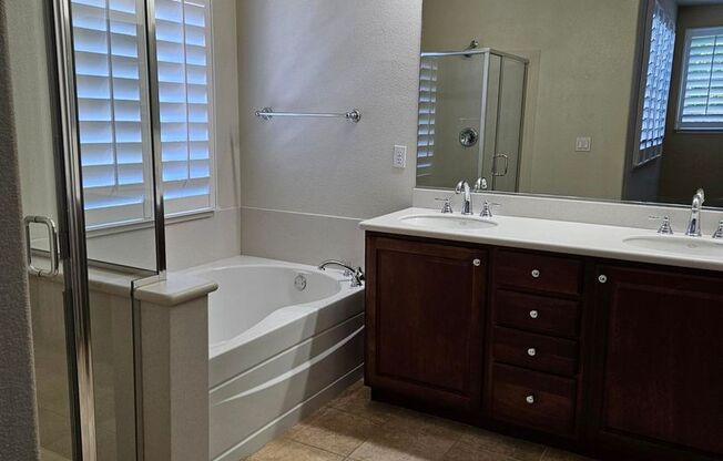 Spacious Tri-Level Townhouse/Condo Near Santa Clara University