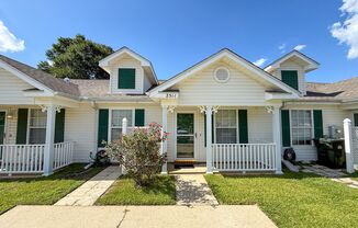 2 bedroom 2 bath townhouse with community pool for rent!