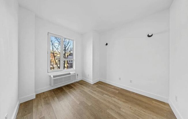 2 beds, 1 bath, $4,300, Unit 5F