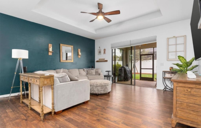 2647 RUNNING OAK CT