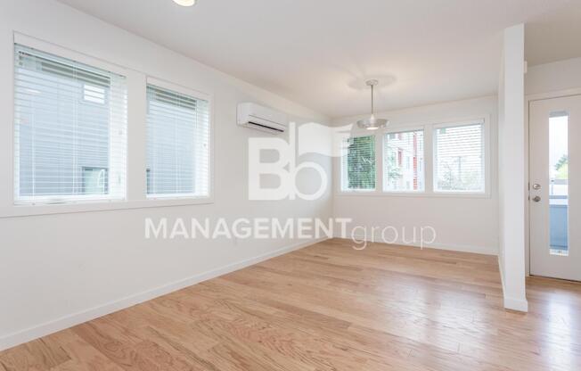 Light & Bright Newer Duplex in Close-in NE Portland!