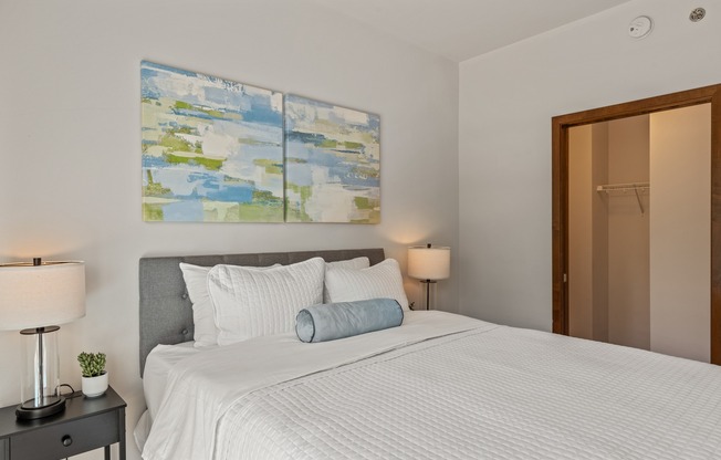 Apartments in Downtown Madison, Wisconsin. Domain Apartments offers luxury studio, 1 bedroom, 1 bedroom + Den, and 2 bedroom apartments.
