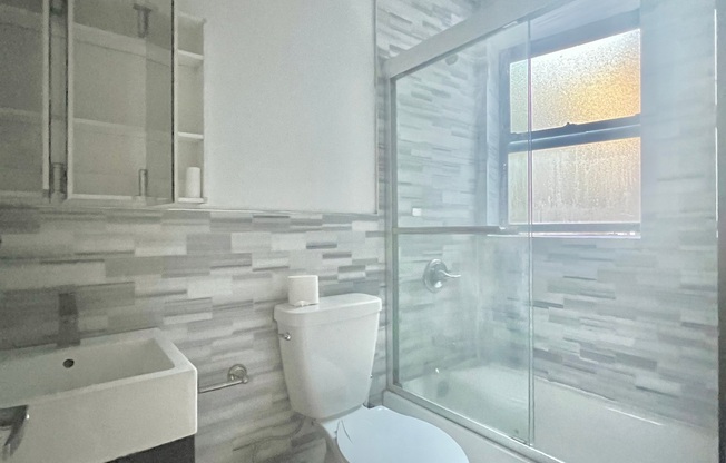 5 beds, 2 baths, $6,700, Unit 14