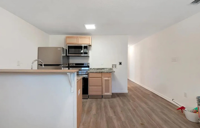 Completely Renovated 2/1!