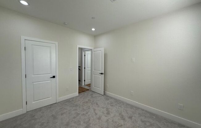 3 beds, 2.5 baths, 1,500 sqft, $3,900, Unit Unit #1