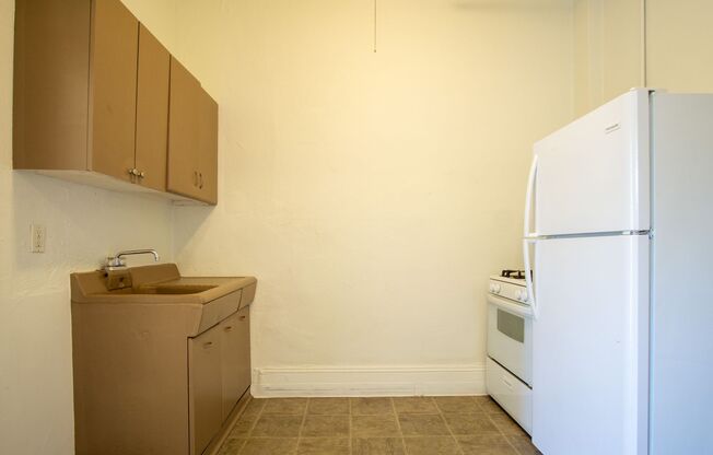2 beds, 1 bath, $1,345, Unit 214