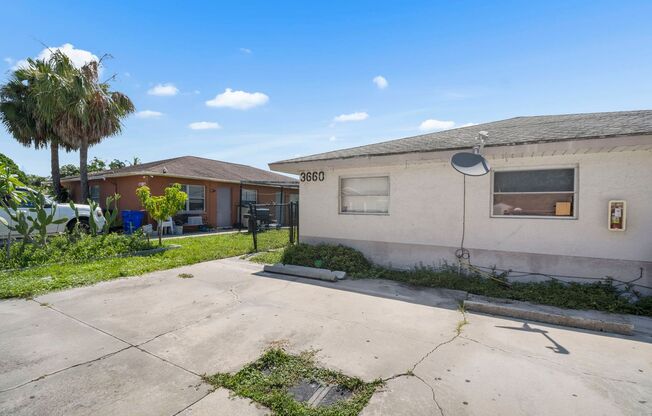3656-3658-3660 Seminole Ave