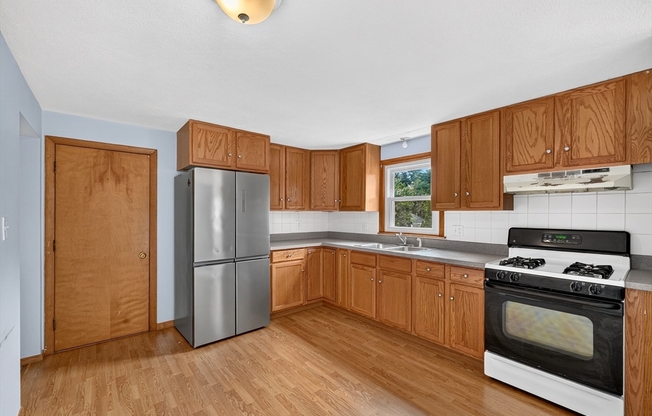 3 beds, 1 bath, 1,100 sqft, $2,900, Unit 1