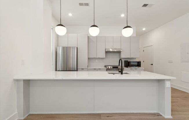 2 beds, 2 baths, 1,000 sqft, $1,795, Unit 101