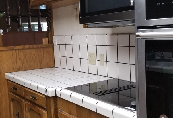 Central Roseville, Single Story Large Yard, Pool w/ Service 3 bedrooms, 2 baths,  1931sqft Gardner Provided by Owner