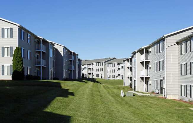 Exterior at Simonson Estates 100 Raleigh Court, Columbia City, IN 46725 Courtyard