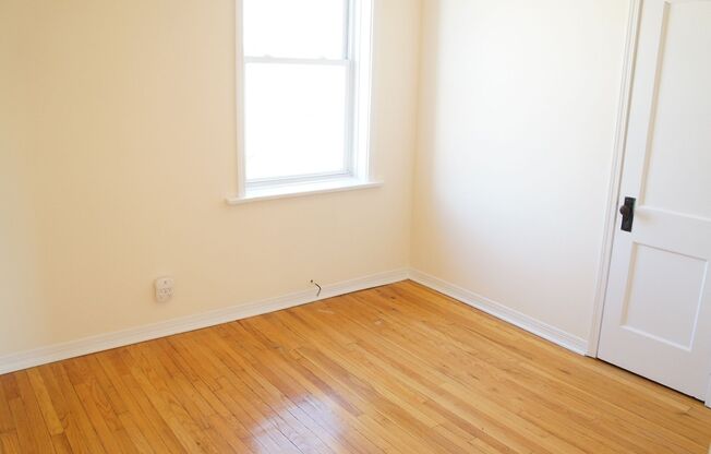 1 bed, 1 bath, 592 sqft, $1,895, Unit 3042-2