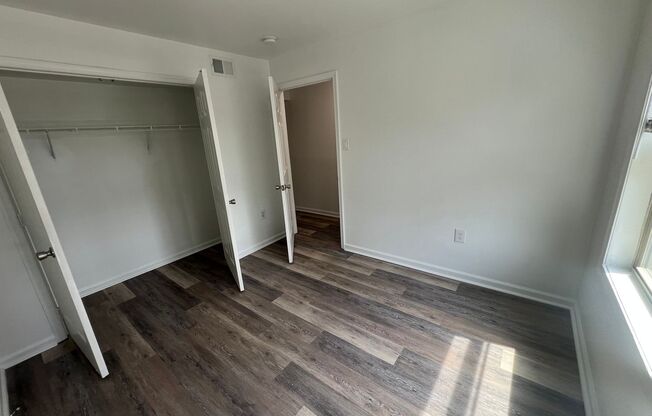 3 beds, 1.5 baths, $1,600, Unit 4054 Ogden St