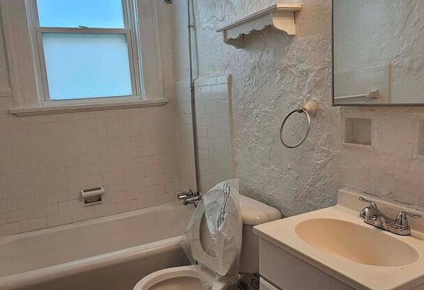1 bed, 1 bath, 850 sqft, $1,099, Unit 11