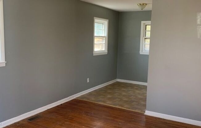 3 beds, 1 bath, $1,100