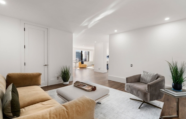 4 beds, 3.5 baths, 2,500 sqft, $17,500, Unit 41 AB