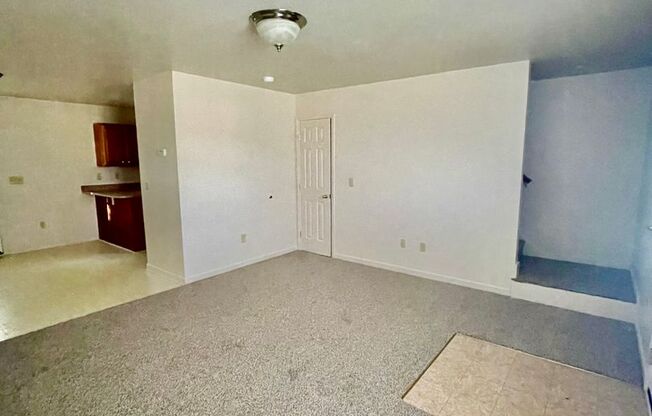 2 beds, 1 bath, $1,295