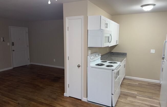 1 bed, 1 bath, $795, Unit 1604 #1