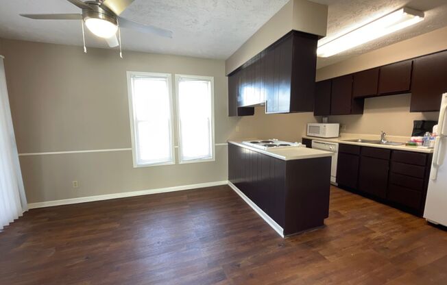 2 beds, 2 baths, 1,324 sqft, $1,289, Unit 042