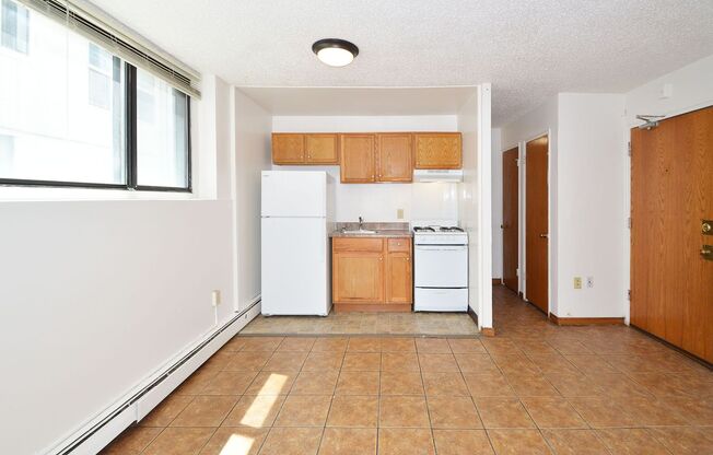 1 bed, 1 bath, 420 sqft, $950, Unit 1 - B4
