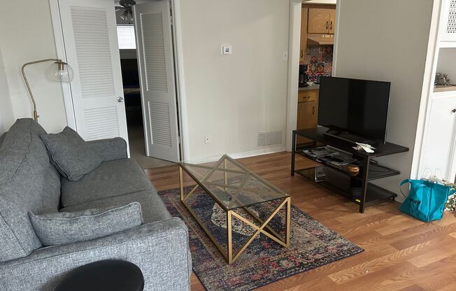 1 bed, 1 bath, 640 sqft, $1,050, Unit Unit 07