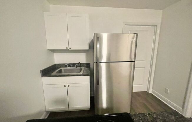 2 beds, 1 bath, 650 sqft, $1,400, Unit Unit 8