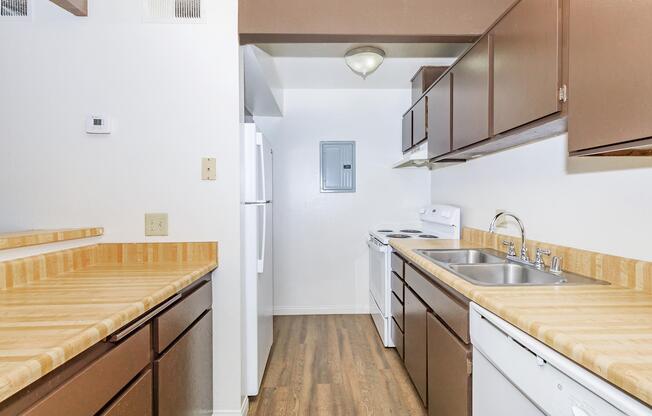 2 beds, 1 bath, 800 sqft, $1,280