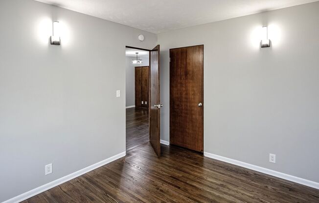 2 beds, 1 bath, $945, Unit 16