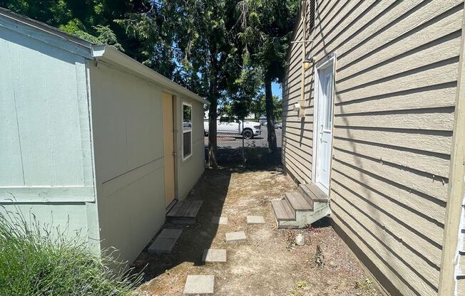 2 beds, 1 bath, 725 sqft, $1,350, Unit Highw2010