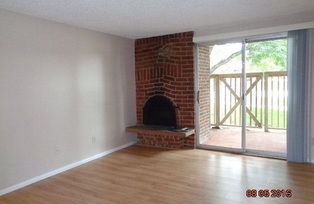 Wonderful 1 BR/1 BA Ground Floor Condo in Secured Bldg!