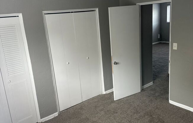 2 beds, 1 bath, 750 sqft, $970, Unit B12 1041 09