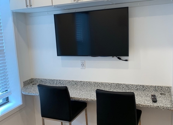 Studio, 1 bath, $1,550, Unit 17