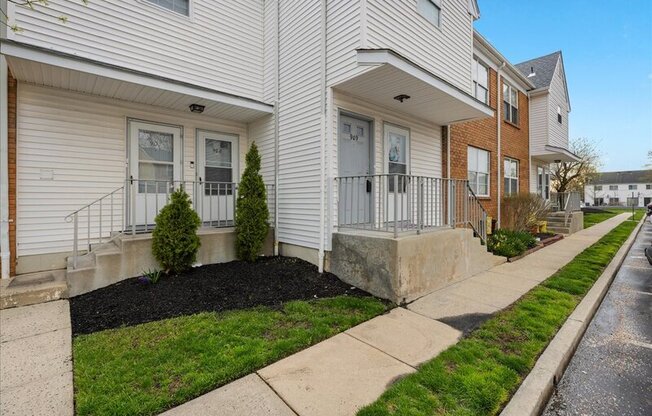 909 WOODCHIP RD