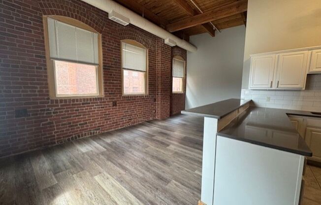 2 beds, 1.5 baths, 1,025 sqft, $1,825, Unit 922