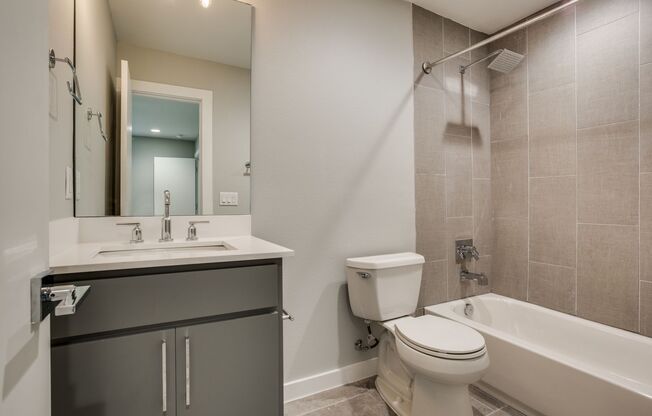 2 beds, 2 baths, 918 sqft, $1,699, Unit 209