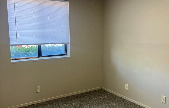 2 beds, 1 bath, 850 sqft, $1,120, Unit #5