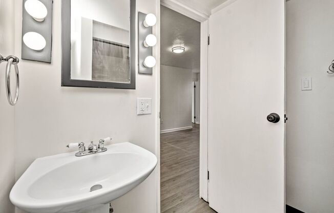 1653 Suburban Avenue