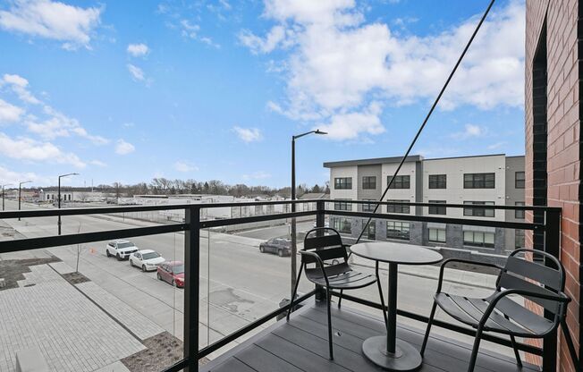 2 beds, 1 bath, 881 sqft, $1,900, Unit 220