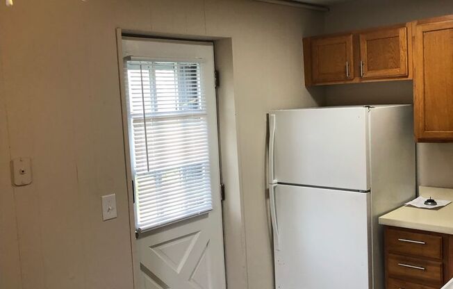 2 beds, 1 bath, $1,325, Unit 112E