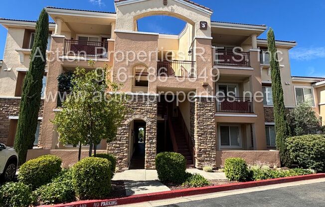 East Roseville - Gated Phoenician - Great View - Clubhouse/Pool Patio - New Paint and New Floor!