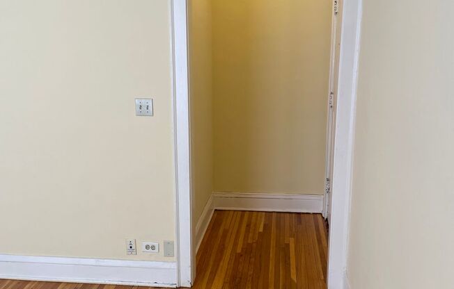 1 bed, 1 bath, 600 sqft, $969, Unit 215