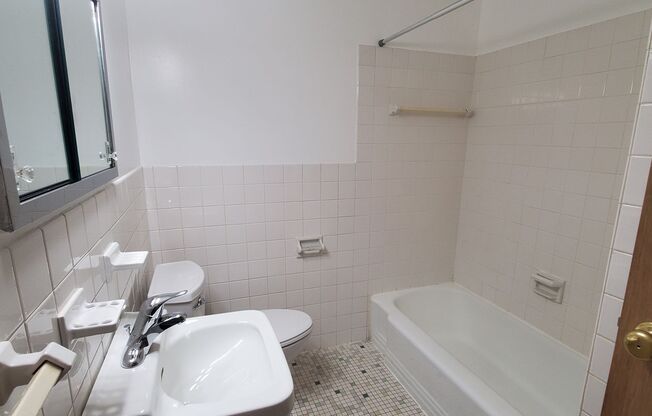 1 bed, 1 bath, $1,095, Unit 108