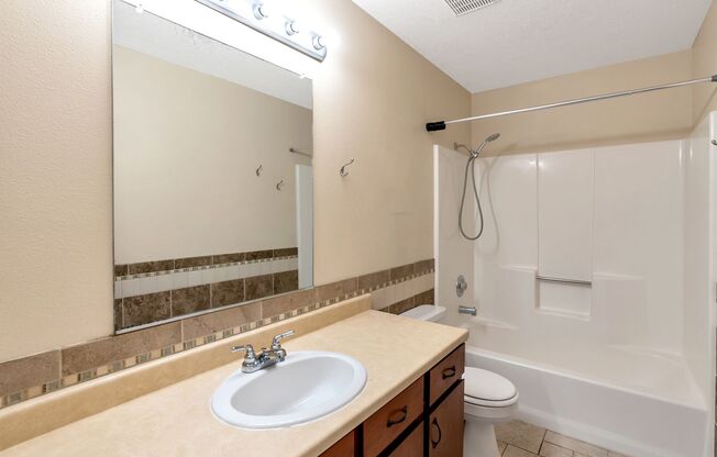 2 beds, 1 bath, $1,250, Unit # 14