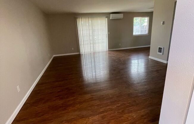 2 beds, 1 bath, 945 sqft, $1,575, Unit 052