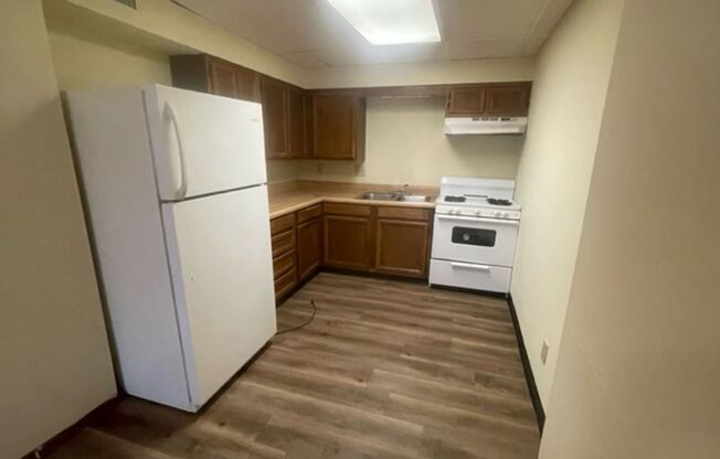 2 beds, 1 bath, 650 sqft, $700, Unit Unit 6