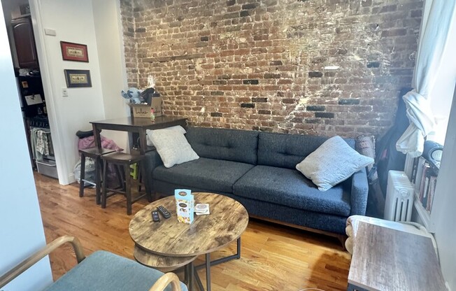 2 beds, 1 bath, $4,150, Unit 27