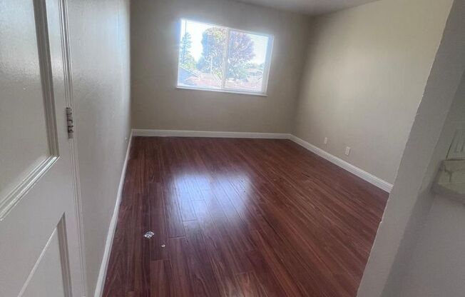 MG23 - 1102 Henderson Road