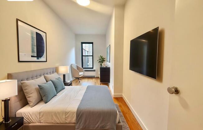339 E 57 ST