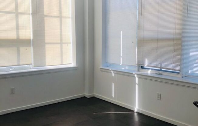 2 beds, 1 bath, 900 sqft, $1,999, Unit 200